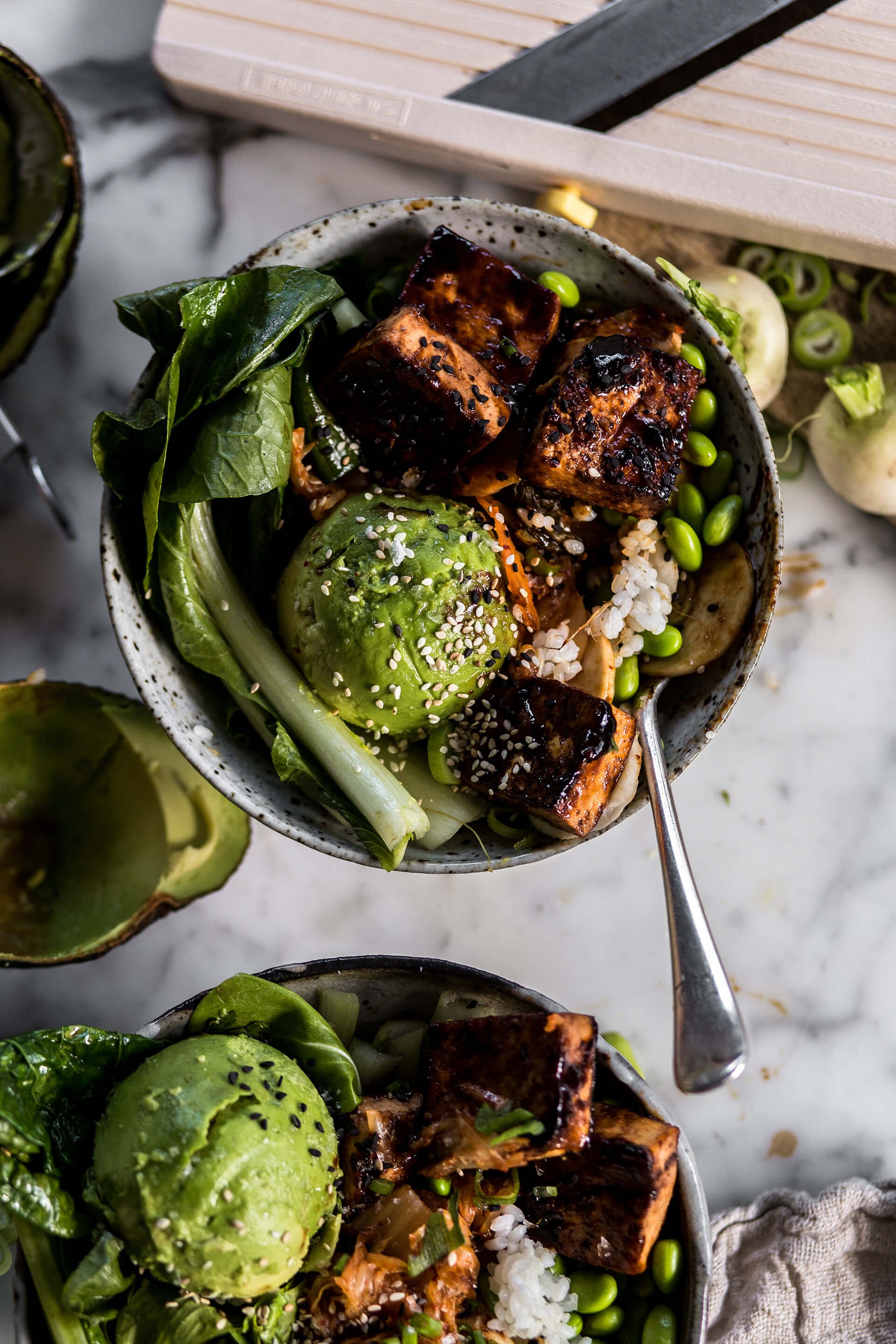 Poke bowl with chilli tofu and double avocado Lagom