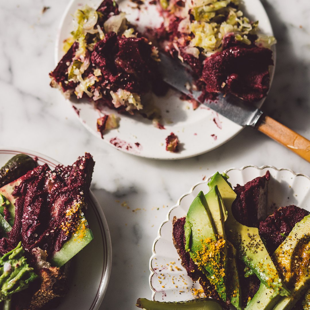 Roasted beetroot dip with cannellini beans - Lagom